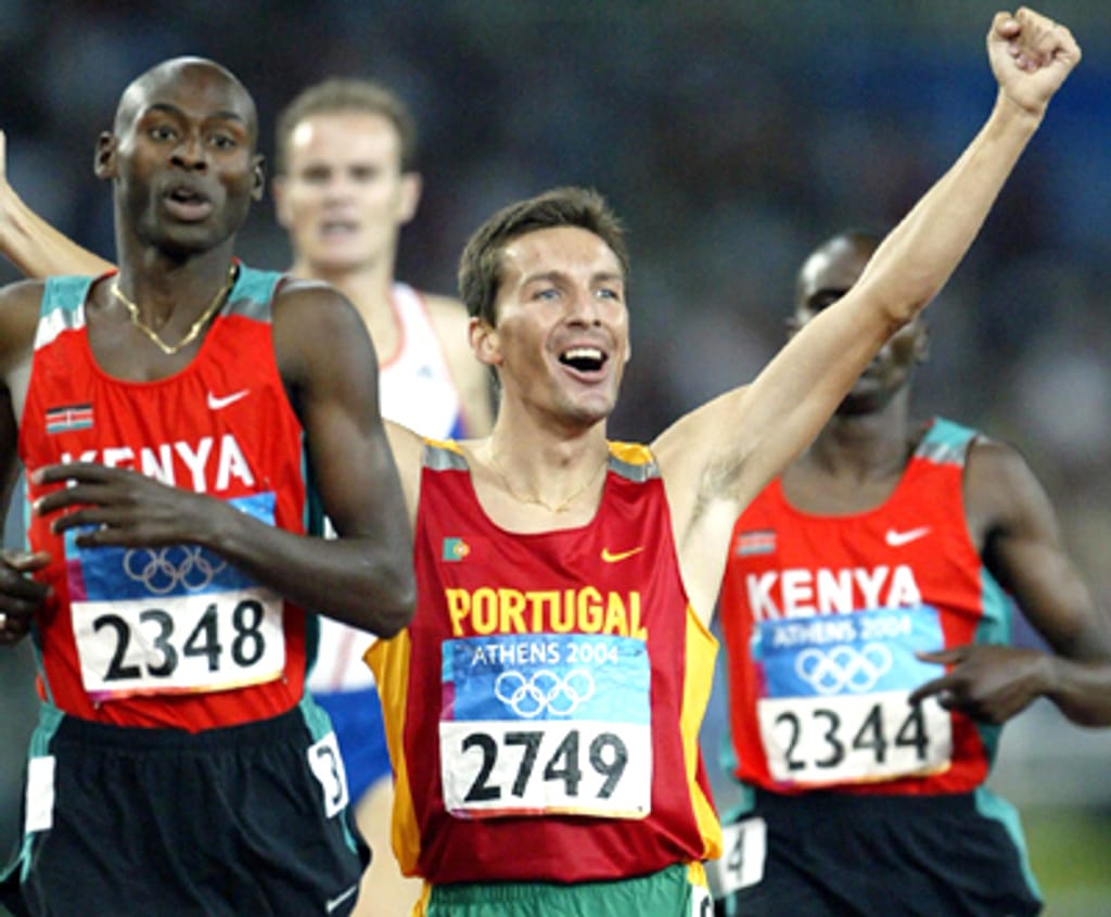 Rui Silva a celebrar a medalha em Atenas 2004
